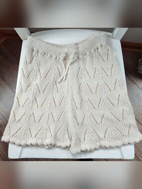 Cream Ivory Crochet Shorts Sz XL Drawstring Scalloped Beach Stretch Open Eyelet